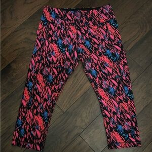 Soma Sport Super Soft Black, Red, Blue Crop Leggings Size Medium. Gently Worn